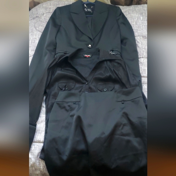 Women Suit - Picture 12 of 14